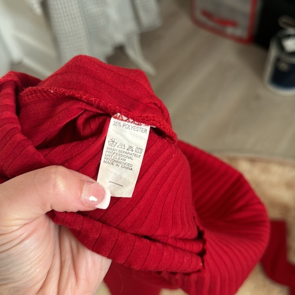 Bebe matching red skirt and crop top set - Picture 2 of 3